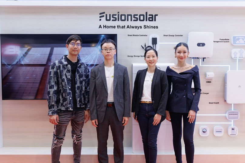  หัวเว่ย ผนึกกำลังพันธมิตร “บานาน่า โซล่าร์ (BaNANA Solar)” ฉีกกฏวงการโซล่าร์เซลล์สำหรับบ้านพักอาศัย เปิดตัว “Huawei Fusionsolar Green Living” พร้อมมอบโซลูชั่นแบบ One-Stop Service ตอบโจทย์ทั้งประสิทธิภาพการประหยัดพลังงาน และสุนทรียศาสตร์ในการออกแบบเพื่อเปลี่ยนบ้านให้ “กรีน” และ “สมาร์ท” ไปพร้อมกัน ลุยจัดจำหน่ายและบริการผ่านร้าน BaNANA มากกว่า 100 สาขาทั่วประเทศ 